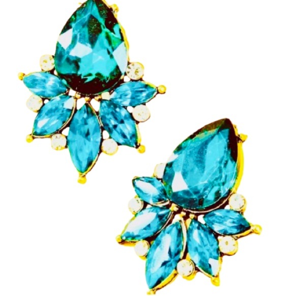 NWOT Emerald Green, Gemstone Decor Stud Earrings! - Picture 2 of 3